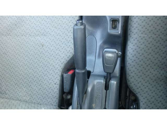 リアルタイム4WDの入り外しのシフトです。