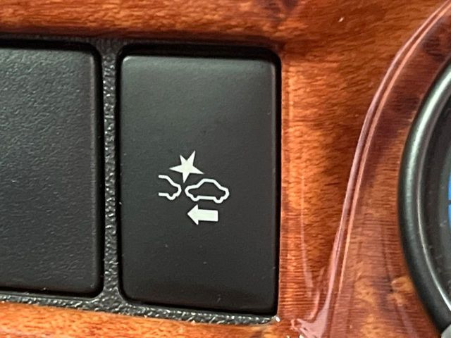 �y�v���N���b�V���Z�[�t�e�B�z�O���̎ԗ��������m���A�Փ˂������Ȏ��͌x��Œ��ӂ𑣂��A�u���[�L�𓥂ޗ͂��T�|�[�g�B�u���[�L�𓥂߂Ȃ������ꍇ�͏Փ˔�Q�y���u���[�L���쓮�A�Փˉ�����T�|�[�g���܂��B