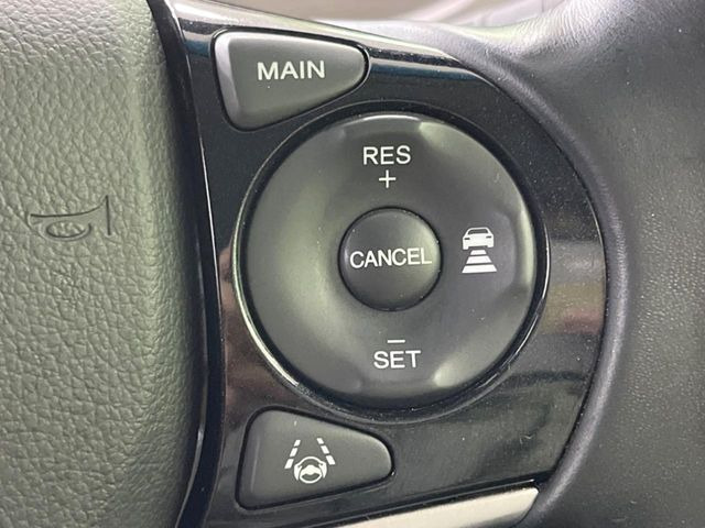 【アダプティブクルーズコントロール】高速道路での長距離走行が楽に!!自動で速度を保つクルーズコントロールが、衝突軽減システムと連携し、前方の車両を感知して車間を保つように速度調節してくれます!!