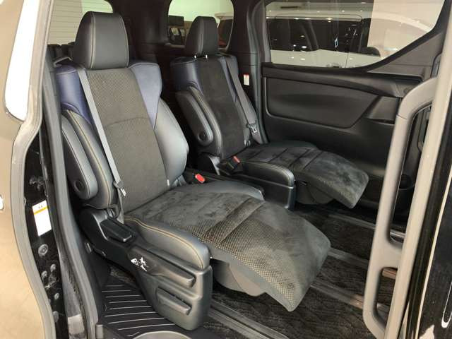 人気のキャプテンシート!オットマン(足置き)付き!!