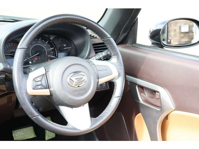 よく触れるステアリングは傷も少なく綺麗な状態です!