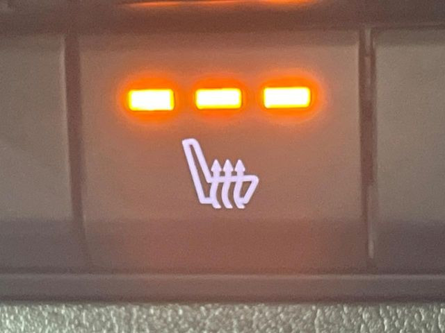 �y�V�[�g�q�[�^�[�z�������ɏd�󂷂�V�[�g�q�[�^�[!�G�A�R����葁�����܂��Ă����̂Ŋ�����̐l�����S�ł��ˁ�G�A�R���̉����͊������邩����A�Ƃ������ɂ����������߂ł��B