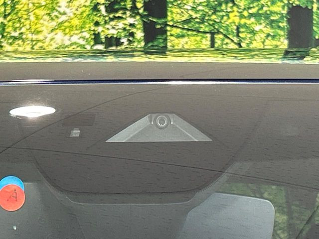 �y�X�}�[�g�u���[�L�T�|�[�g�z���s���ɑO���̎ԗ�����F�����A�Փ˂������Ȏ��͌x��ƃu���[�L�ŏՓˉ���Ɣ�Q�y�����A�V�X�g�B�����S�Ƀh���C�u�����y���݂��������܂��B