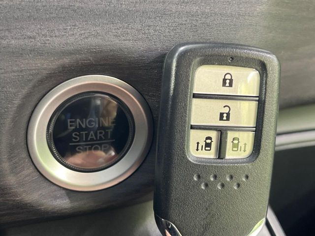 �yHonda�X�}�[�g�L�[�z�J�o����|�P�b�g�ɓ��ꂽ�܂܂ł��h�A�̎{���E�������\�ȃX�}�[�g�L�[�𑕔��B�G���W���̃I���E�I�t�����J�M�����o���K�v����������Ƃ��Ă��֗��ł���