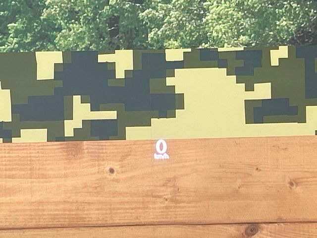 �y�J���[�w�b�h�A�b�v�f�B�X�v���C�z���݂̑��x�⑖�s�����f�W�^���\���ŉ^�]�ȑO���̃K���X�ɓ��e!�J���[�t���Ŏ��F���������A�^�]���ڐ������炳���K�v�ȏ����m�F�ł���̂łƂ��Ă��֗��ň��S!