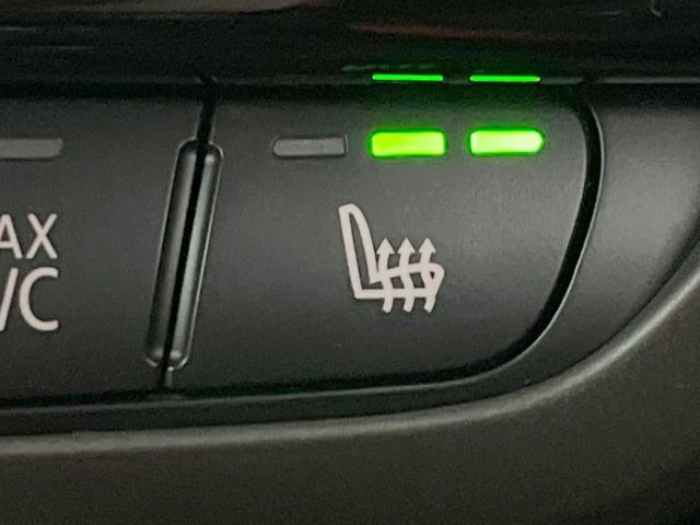 ●フロントシートヒーティング:運転席・助手席共に三段階で調節が可能なシートヒーターを装備しております。季節を問わず快適にご使用いただけます。