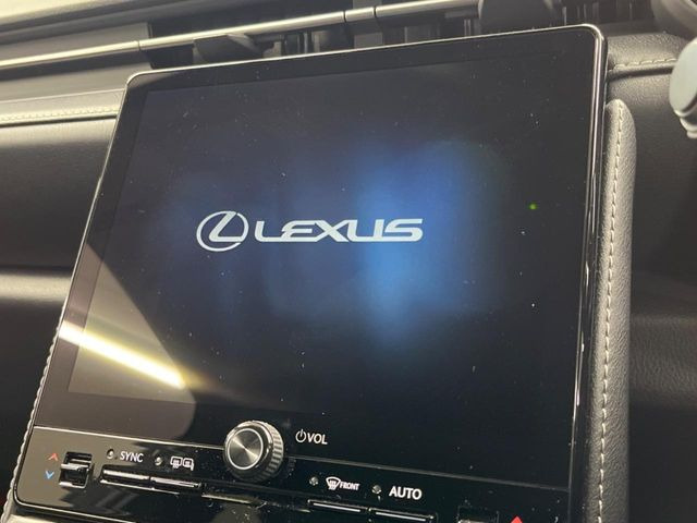 �y9.8�C���` �f�B�X�v���C�I�[�f�B�I�z���ʂ̃f�B�X�v���C��AppleCarPlay��AndroidAuto�����p�\�B�傫�ȉ�ʂŃX�}�z�i�r�A�v���������p���������܂���