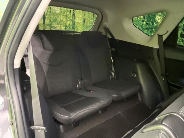 3列目シートはもちろん状態良好☆大人でもゆったりと座って頂けますので、大人数でのお出かけもラクラクです♪ご家族で、気の知れた仲間で、ドライブに行くのが楽しみですね♪