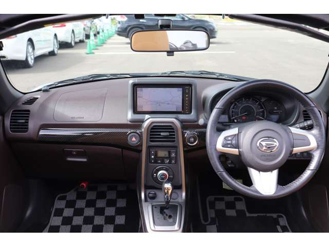 とても運転しやすい車内設計!