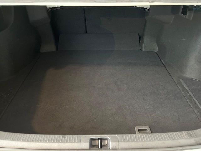 ���i�̂���������ʋ΁A���}���ɏ\���ȉ׎��X�y�[�X���m�ۂ��Ă���܂��B