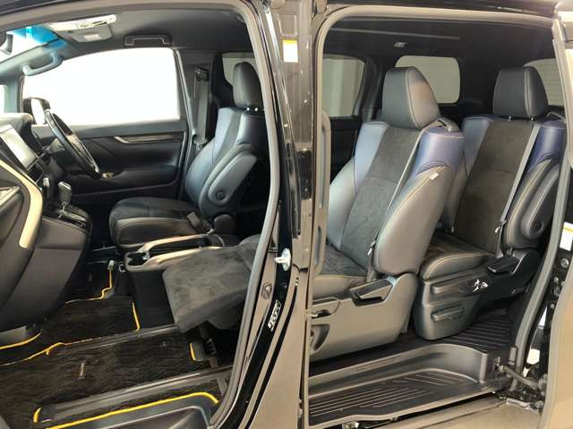 助手席スーパーロングスライド機能付き!!