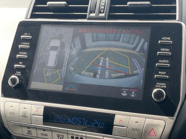 【パノラミックビューモニター】専用のカメラにより、上から見下ろしたような視点で360度クルマの周囲を確認することができます☆死角部分も確認しやすく、狭い場所での切り返しや駐車もスムーズに行えます。