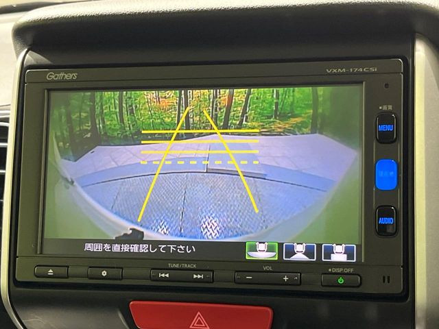 【バックカメラ】駐車時に後方がリアルタイム映像で確認できます。大型商業施設や立体駐車場での駐車時や、夜間のバック時に大活躍!運転スキルに関わらず、今や必須となった装備のひとつです!