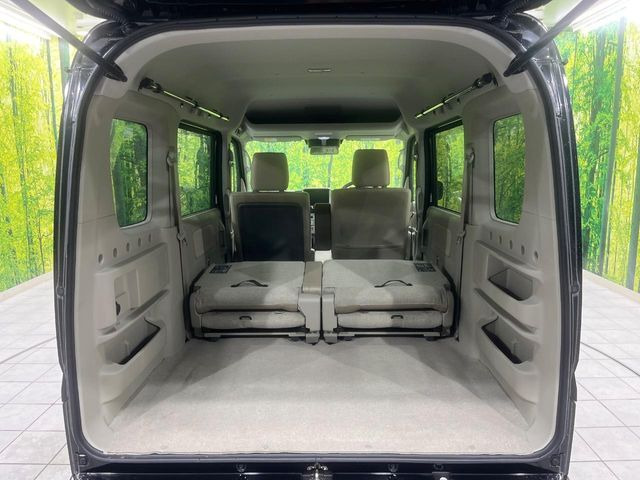 積み下ろしのしやすいデッキにはたっぷりと荷物を積み込んでいただけます。遊びから仕事まで、様々なシーンで頼れます♪