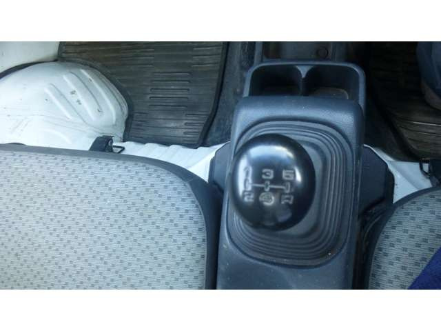 純正フロア5速車です。