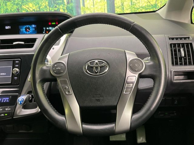 インテリアに合わせたデザインのステアリングは、運転される方のことも考え、運転しやすい形状、大きさです。是非一度、実際に触ってお確かめください。