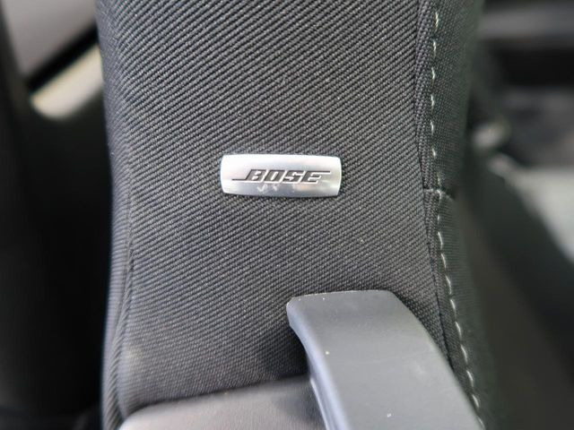 【BOSEサウンドシステム】高品位サウンドシステムを搭載。専用のチューニングが施された大小様々なスピーカーから良質なサウンドが奏でられ、臨場感あふれる音響空間を演出します。