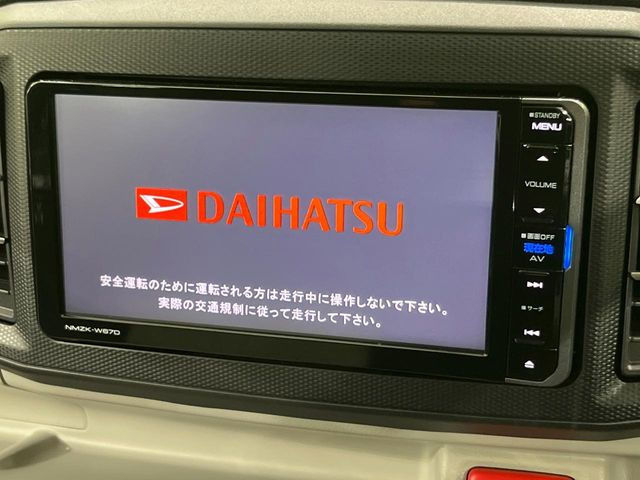 �y�����i�r�z�l�C�̏����i�r�𑕔����Ă���܂��B�i�r�̎g���₷���͂������A�I�[�f�B�I�@�\���[��!�L�����v�◷�s�͂������A�ʋ΂┃�����ȂǕ��i�̃h���C�u���y�����Ȃ�͂���