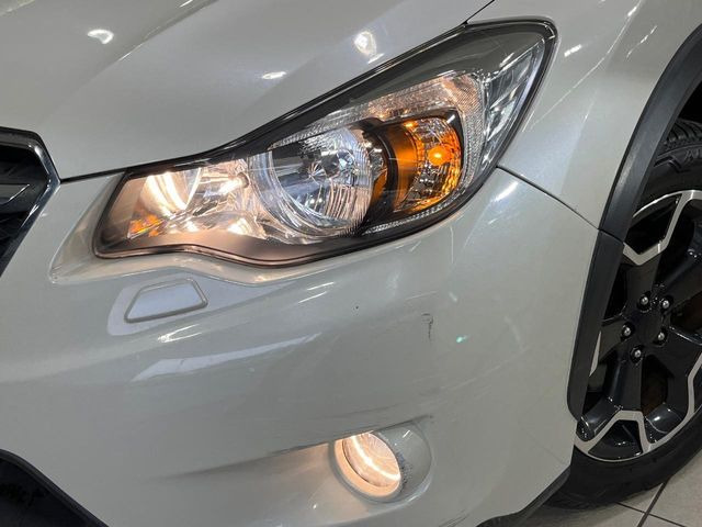 【HIDヘッドライト】非常に明るく前方を照らしてくれるので、悪天候や夜間の走行時も視界良好で安心してお乗りいただけます。