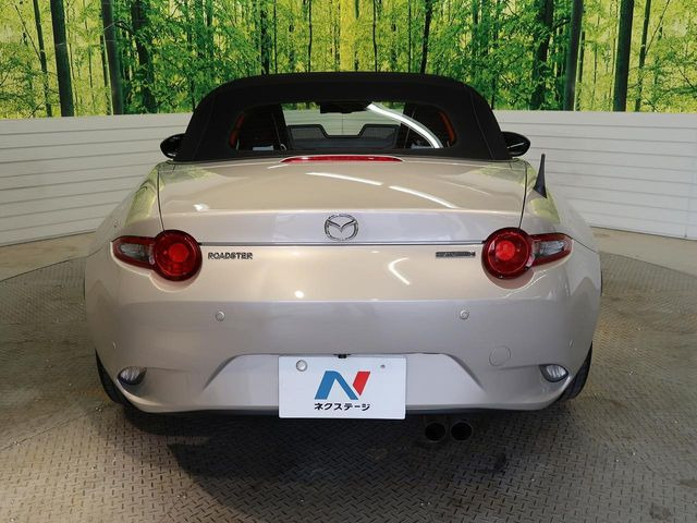 安心の最長10年・走行無制限保証(有償)をご用意。保証内容も充実はもちろん、無料点検&オイル交換や、年中無休の全国・24時間ロードサービスも付帯されておりますのでご安心下さい。