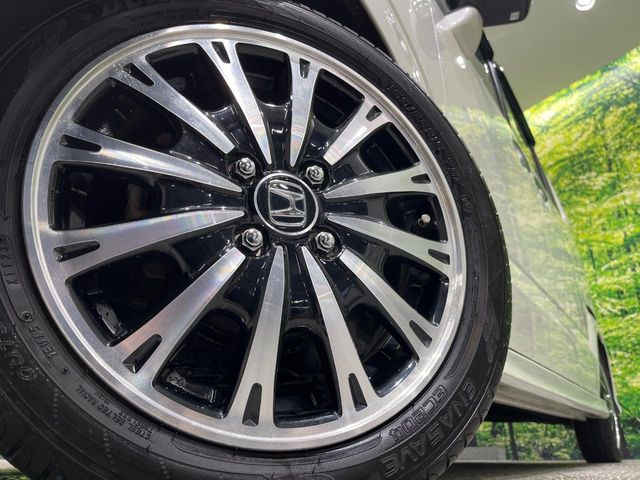 【純正15インチアルミホイール】外観にマッチした純正アルミホイールを装着しております。各種社外アルミホイールや、スタッドレスタイヤも取扱いしております。是非ご相談ください♪
