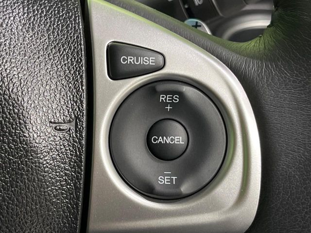 【クルーズコントロール】高速道路もラクラク走行。アクセルを離しても一定速度で走行ができ、長距離運転時の負担を軽減!加速・減速も簡単なスイッチ操作で調整できます。