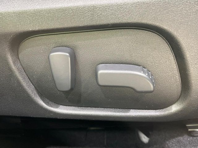 【パワーシート】スイッチ一つで簡単にシートの微調整が可能!電動だから力もいりません!快適なシートポジションにセットして、快適なドライブをお楽しみください。