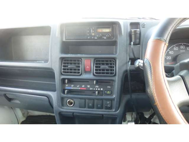 エアコン&オーディオのコントロールパネルです。