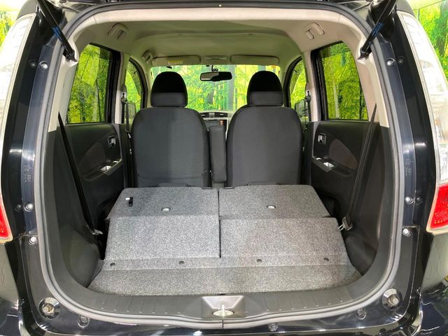 ���i�̂���������ʋ΁A���}���ɏ\���ȉ׎��X�y�[�X���m�ۂ��Ă���܂��B�Z�J���h�V�[�g��|���ƁA�傫�ȉו��̐ύڂ��\�ł���