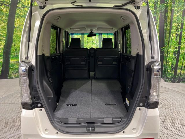 後席を格納すると、これだけの広さが!シーンに合わせたシートアレンジで、大きな荷物も積むことが出来ます♪