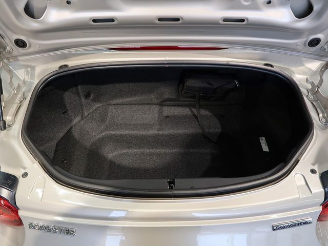 普段のお買い物や通勤、送迎等に十分な荷室スペースを確保しております♪