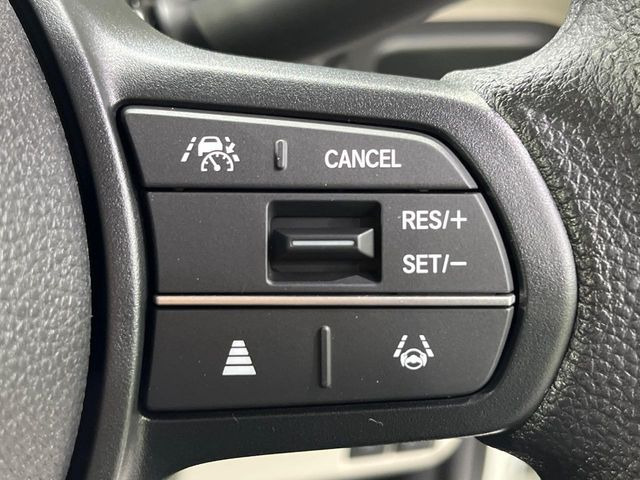 【アダプティブクルーズコントロール】高速道路での長距離走行が楽に!!自動で速度を保つクルーズコントロールが、衝突軽減システムと連携し、前方の車両を感知して車間を保つように速度調節してくれます!!