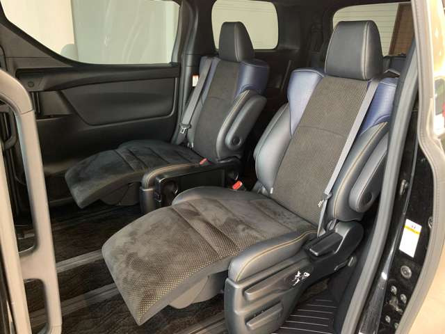 人気のキャプテンシート!オットマン(足置き)付き!!