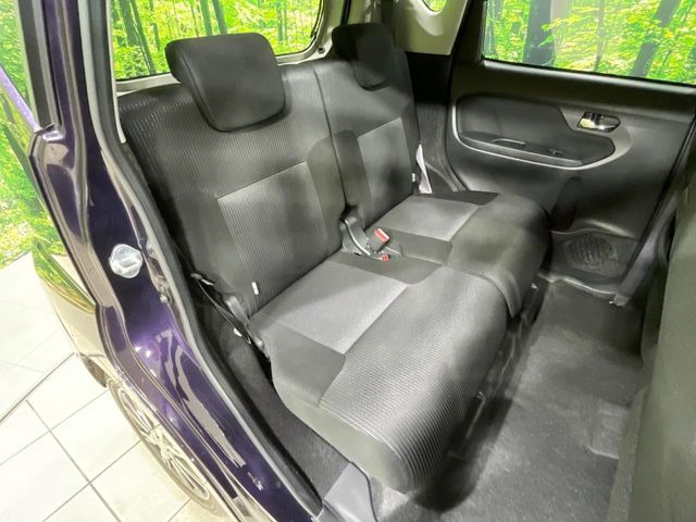 後部座席も気になるようなキズ・汚れやへたり等、大きなダメージはなく、良好な状態です。