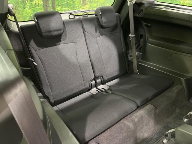 3列目シートはもちろん状態良好☆大人でもゆったりと座って頂けますので、大人数でのお出かけもラクラクです♪ご家族で、気の知れた仲間で、ドライブに行くのが楽しみですね♪