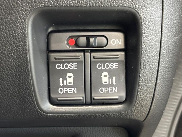 �y�����p���[�X���C�h�h�A�z�X�}�[�g�L�[��^�]�Ȃ̃X�C�b�`�Ō�ȗ����X���C�h�h�A�̊J���\���d��������͂����ăh�A���J����K�v�������A�����Ȃ��q�l�ł��ȒP�ɊJ���߂ł����K�ł���