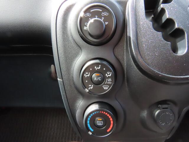 エアコン装備。温度設定ができて、室内快適ですよ。