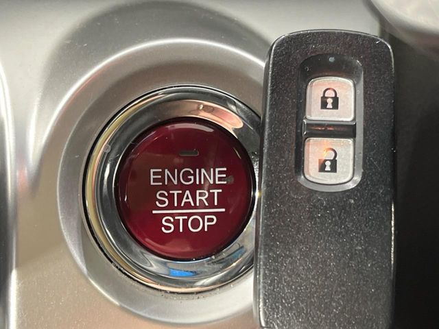 �yHonda�X�}�[�g�L�[�z�J�o����|�P�b�g�ɓ��ꂽ�܂܂ł��h�A�̎{���E�������\�ȃX�}�[�g�L�[�𑕔��B�G���W���̃I���E�I�t�����J�M�����o���K�v����������Ƃ��Ă��֗��ł���