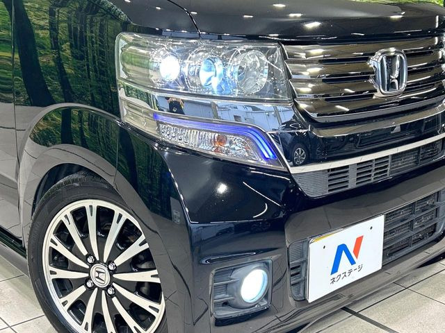 【HIDヘッドライト】非常に明るく前方を照らしてくれるので、悪天候や夜間の走行時も視界良好で安心してお乗りいただけます。