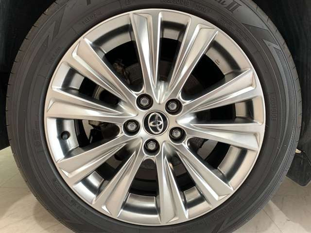 純正18インチAW付き!!特別仕様車専用ハイグロス!!