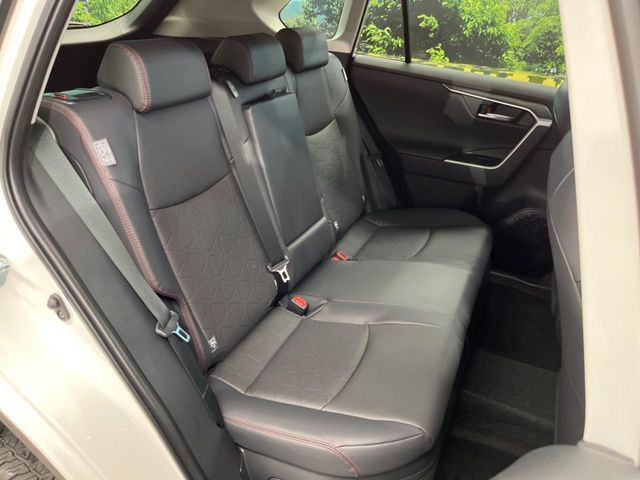 ���i���ȃI���W�i���t���A�}�b�g���I�v�V�����ɂĂ��p�ӂ��Ă���܂��B���D���ȃf�U�C����J���[�����Ԃɍ��킹�đI��ł����������Ƃ��ł��܂���