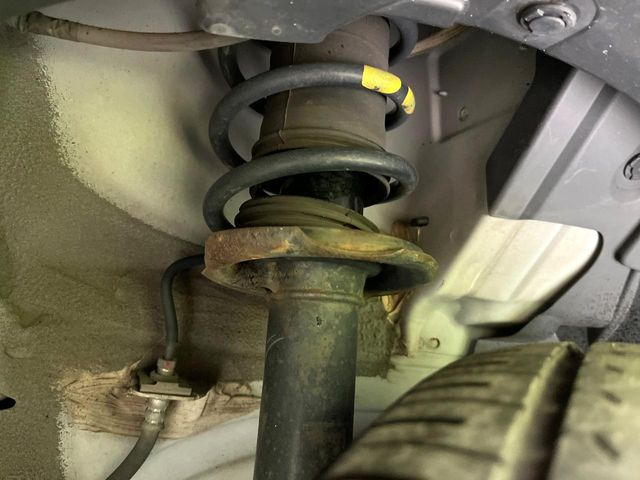 お車を安心してお乗りいただく為には、足回りの定期点検が欠かせません。サービスサポート(有償保証)では無料点検もご提供しており、安心のカーライフをお過ごしいただけるサポート体制が整っています。