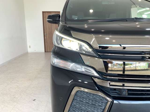 夜間走行や山道走行でも視界良好のLEDヘッドライト&LEDフォグ付き!