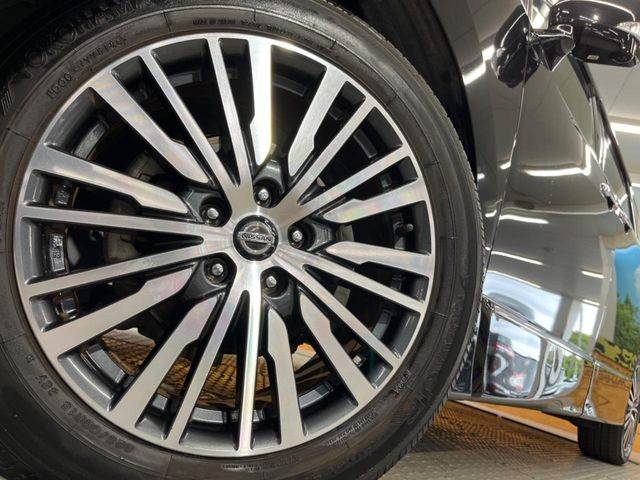 �y����18�C���`�A���~�z�C�[���z�O�ςɃ}�b�`���������A���~�z�C�[���𑕒����Ă���܂��B�e��ЊO�A���~�z�C�[����A�X�^�b�h���X�^�C�����戵�����Ă���܂��B���񂲑��k����������