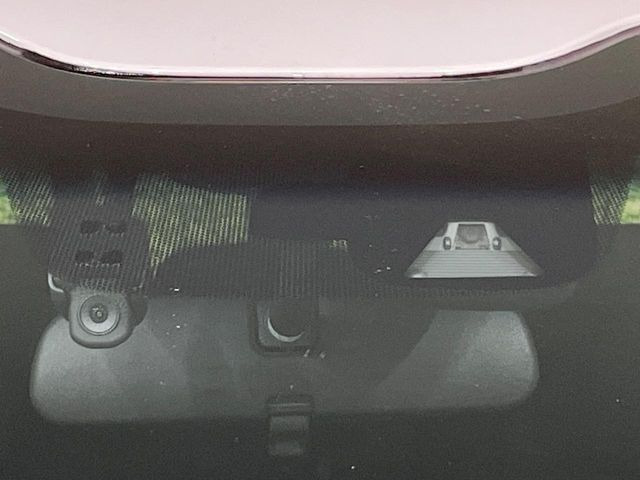 �y�z���_�Z���V���O�z���s���ɑO���̎ԗ�����F�����A�Փ˂������Ȏ��͌x��ƃu���[�L�ŏՓˉ���Ɣ�Q�y�����A�V�X�g�B�����S�Ƀh���C�u�����y���݂��������܂��B