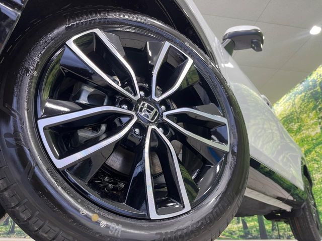 �y�O���[�h��p����18�C���`�A���~�z�C�[���z�f�U�C�����̍��������A���~�z�C�[���𑕒����Ă���܂��B�e��ЊO�A���~�z�C�[����A�X�^�b�h���X�^�C�����戵�����Ă���܂��B���񂲑��k����������