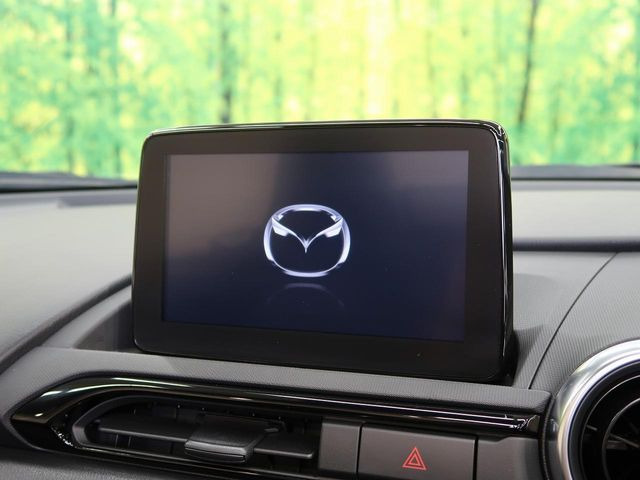 【メーカー純正ディスプレイ】インテリアに溶け込むスタイリッシュな「専用設計」を装備♪視認性や操作性など基本性能にも優れ、より上質なカーライフをお楽しみいただけます。