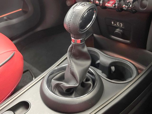 ●MTモード付きAT:通常は自動でおこなわれる変速(ギアチェンジ)をドライバーの操作によって意図的に変えられるシステムです。より一層普段のドライブをお楽しみいただけます!
