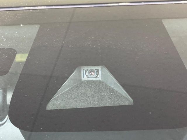 �y�g���^�Z�[�t�e�B�Z���X�z���s���ɑO���̎ԗ�����F�����A�Փ˂������Ȏ��͌x��ƃu���[�L�ŏՓˉ���Ɣ�Q�y�����A�V�X�g�B�����S�Ƀh���C�u�����y���݂��������܂��B