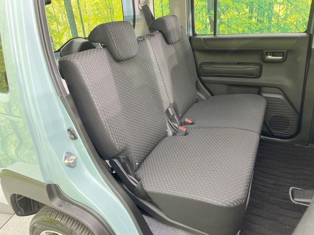 後部座席も気になるようなキズ・汚れやへたり等、大きなダメージはなく、良好な状態です。